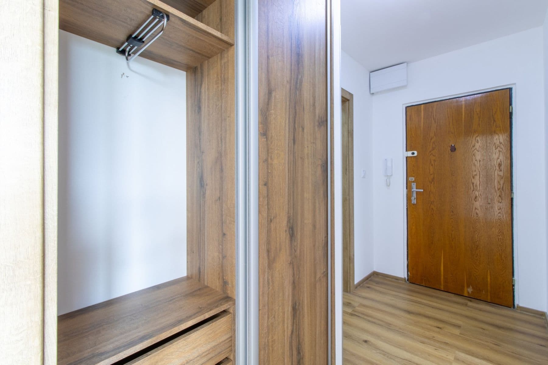 Pronájem bytu 3+1 65 m², Frýdlantská, Praha, Praha Pronájem bytu 3+1 65 m², Frýdlantská, Praha, Praha