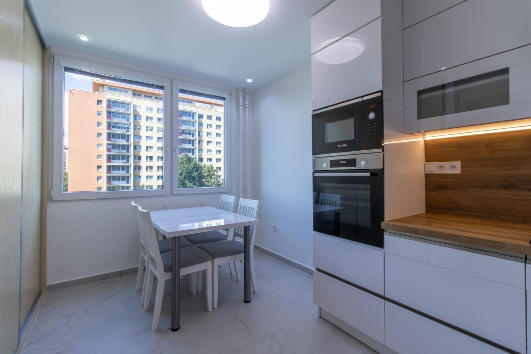 Pronájem bytu 3+1 65 m², Frýdlantská, Praha, Praha Pronájem bytu 3+1 65 m², Frýdlantská, Praha, Praha