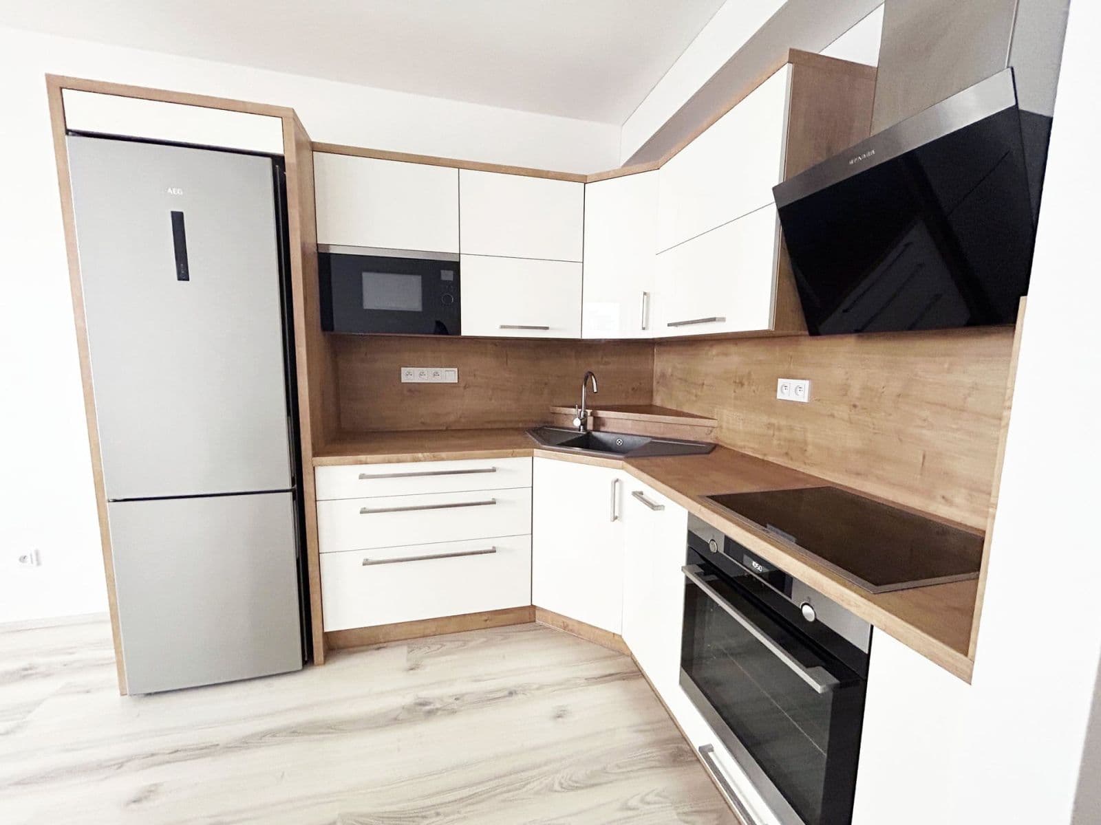 Pronájem bytu 2+kk 51 m², Vrchlického, Poděbrady, Středočeský kraj Pronájem bytu 2+kk 51 m², Vrchlického, Poděbrady, Středočeský kraj