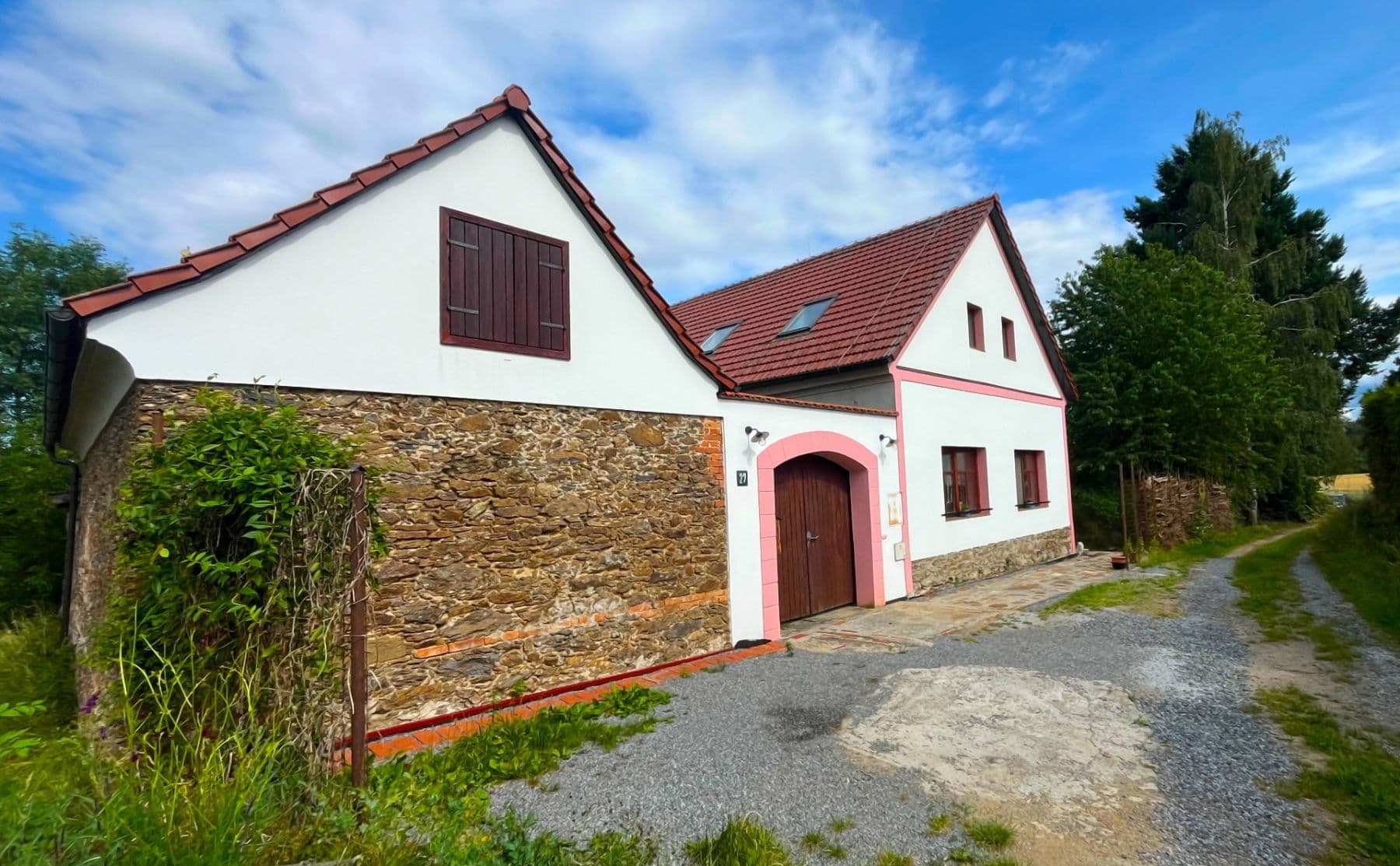 Prodej domu 241 m², pozemek 2.055 m², Jindřichův Hradec, Jihočeský kraj Prodej domu 241 m², pozemek 2.055 m², Jindřichův Hradec, Jihočeský kraj