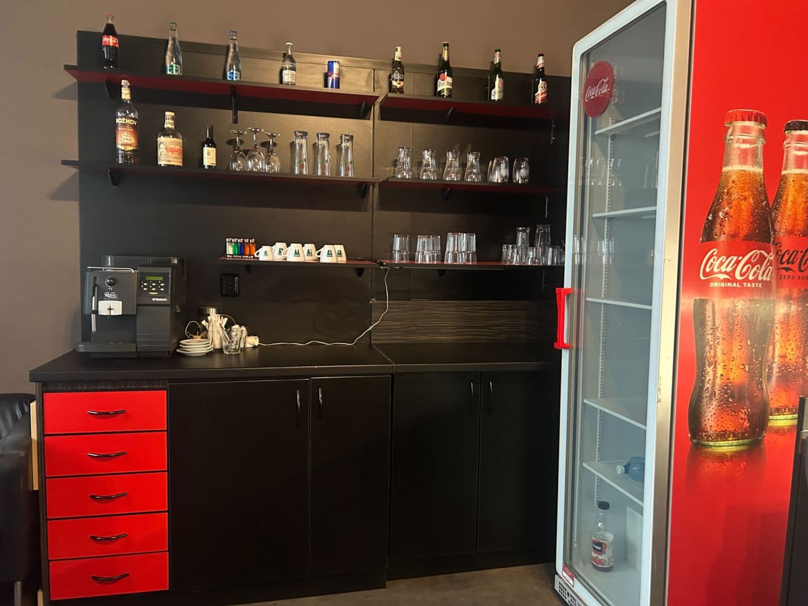 Pronájem nebytového prostoru 261 m², Plynárenská, Teplice, Ústecký kraj Pronájem nebytového prostoru 261 m², Plynárenská, Teplice, Ústecký kraj