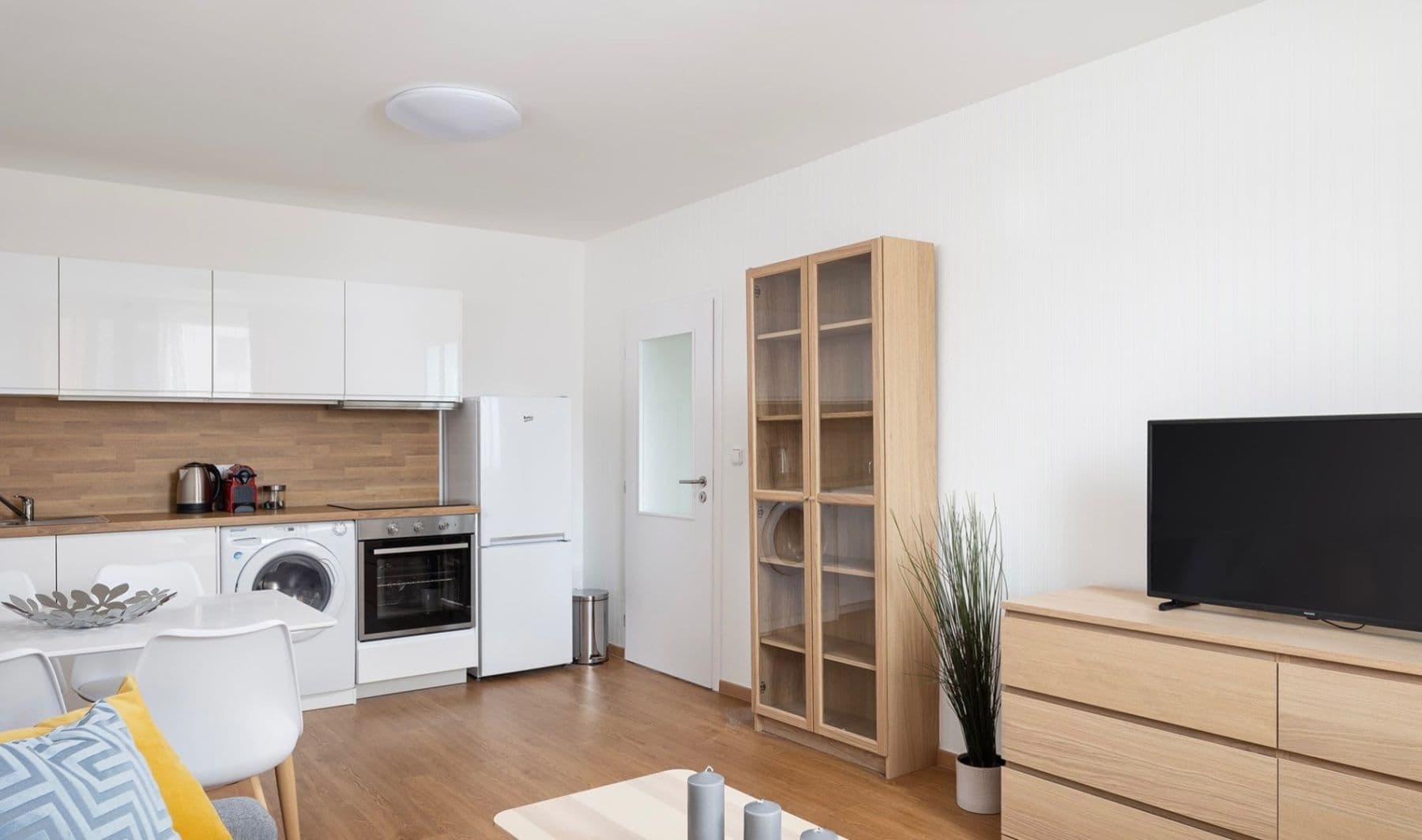 Pronájem bytu 1+kk 32 m², Nerudova, Trmice, Ústecký kraj Pronájem bytu 1+kk 32 m², Nerudova, Trmice, Ústecký kraj