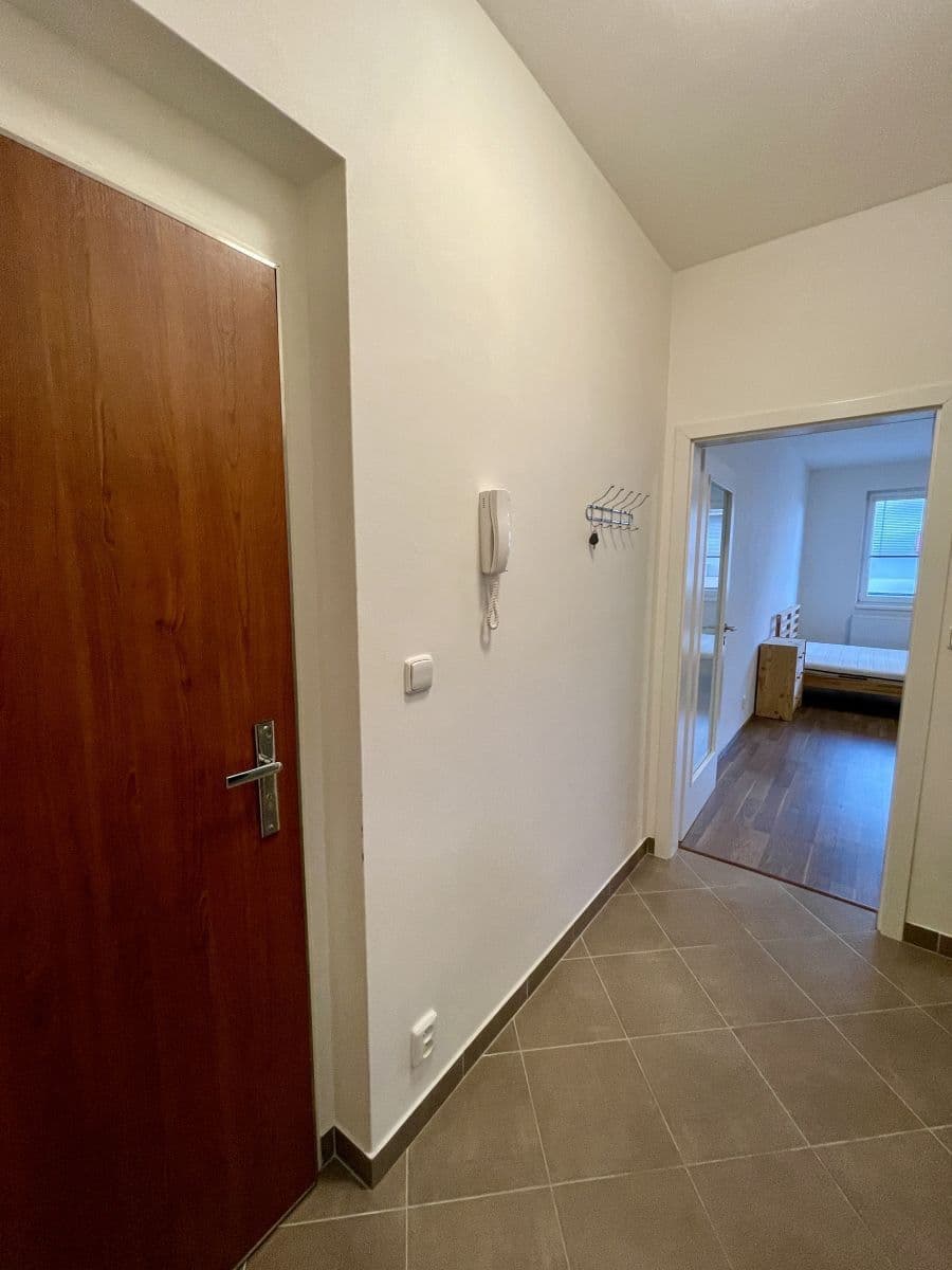 Pronájem bytu 1+kk 36 m², Modenská, Praha, Praha Pronájem bytu 1+kk 36 m², Modenská, Praha, Praha