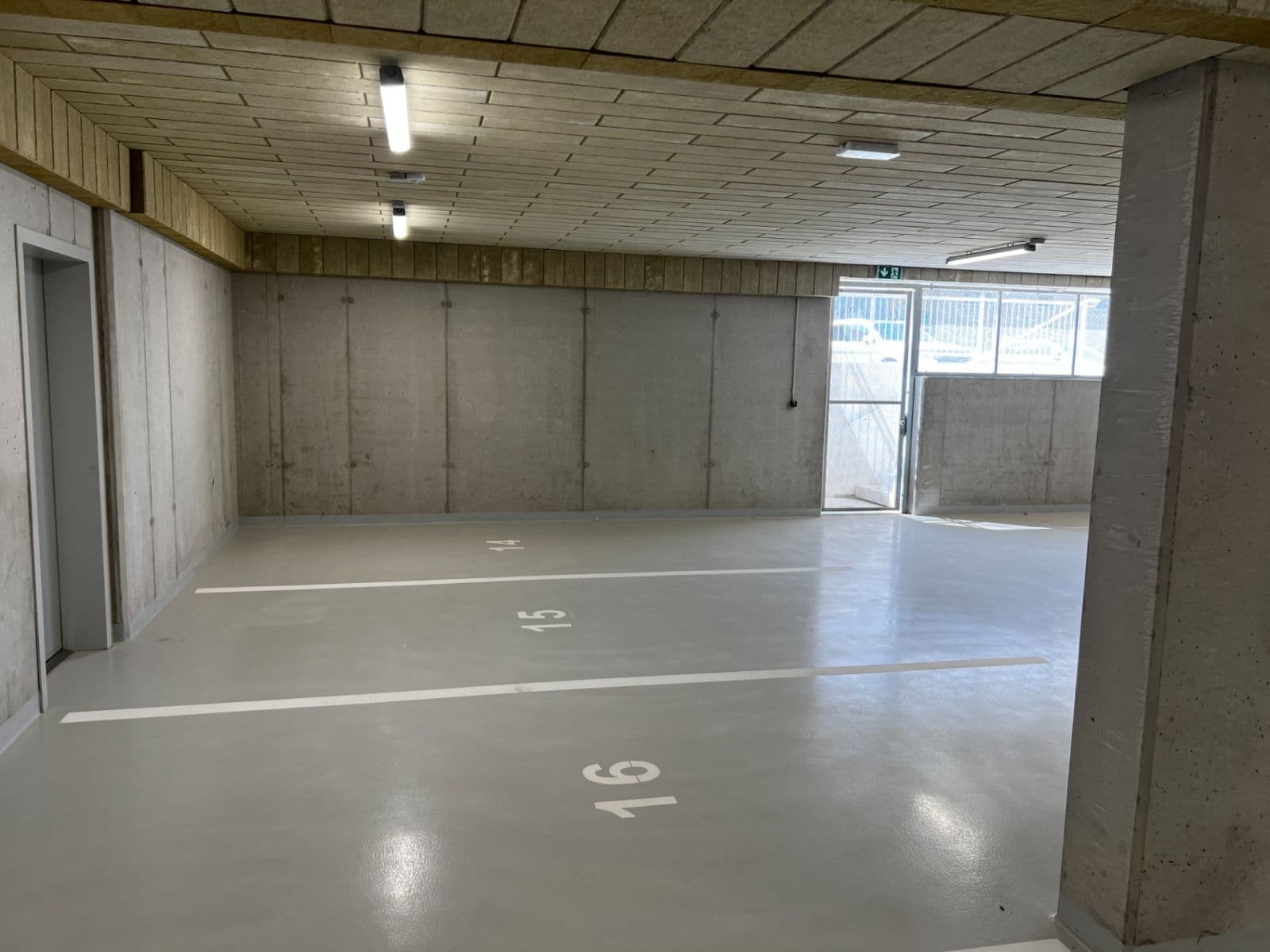 Pronájem garáže 15 m², Pardubice, Pardubický kraj Pronájem garáže 15 m², Pardubice, Pardubický kraj