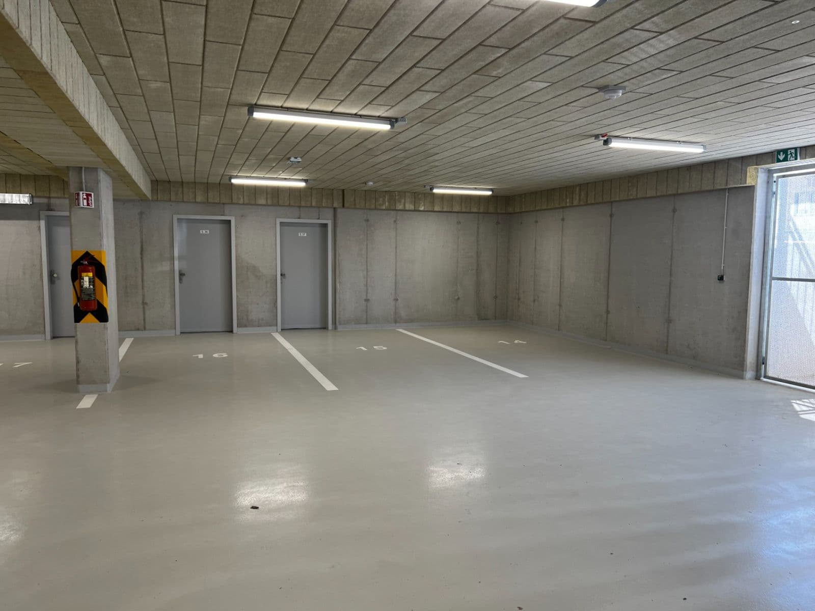 Pronájem garáže 15 m², Pardubice, Pardubický kraj Pronájem garáže 15 m², Pardubice, Pardubický kraj