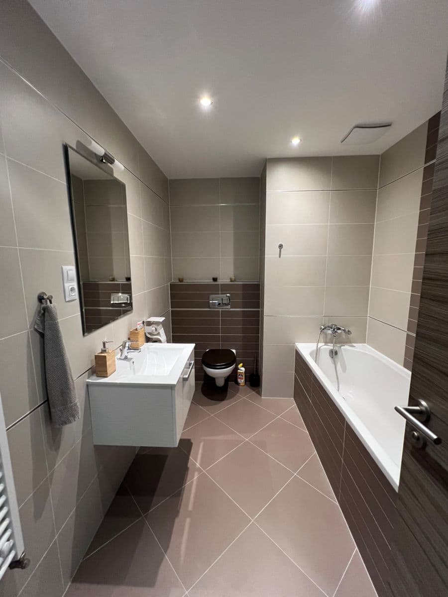 Prodej bytu 2+kk 57 m², Hlučkova, Praha, Praha Prodej bytu 2+kk 57 m², Hlučkova, Praha, Praha
