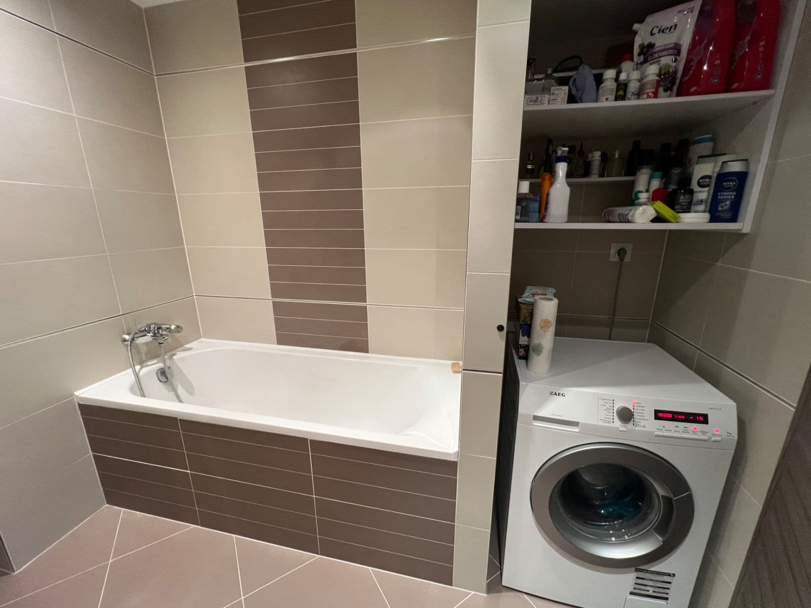 Prodej bytu 2+kk 57 m², Hlučkova, Praha, Praha Prodej bytu 2+kk 57 m², Hlučkova, Praha, Praha