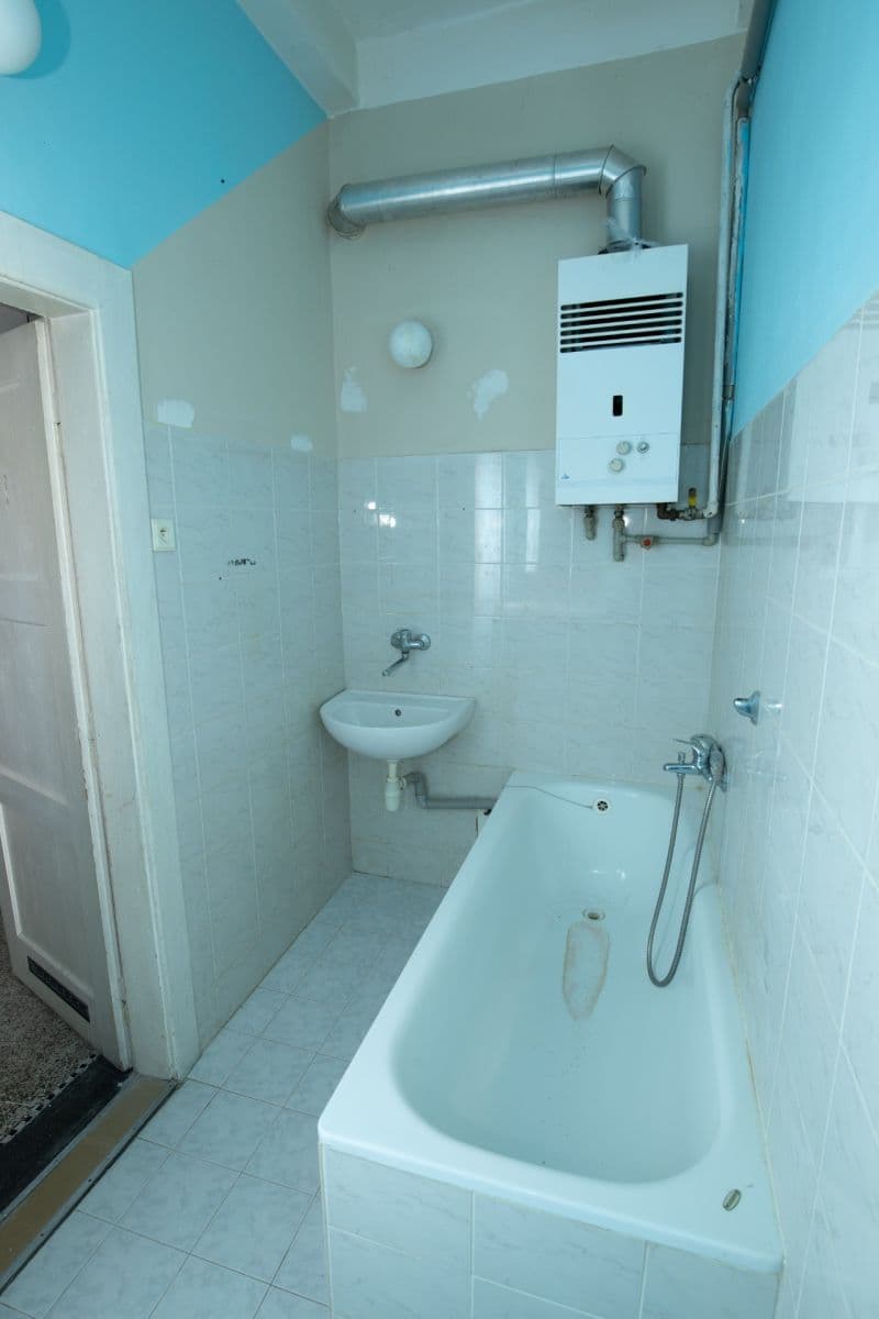 Prodej bytu 2+kk 54 m², Zborovské náměstí, Pardubice, Pardubický kraj Prodej bytu 2+kk 54 m², Zborovské náměstí, Pardubice, Pardubický kraj