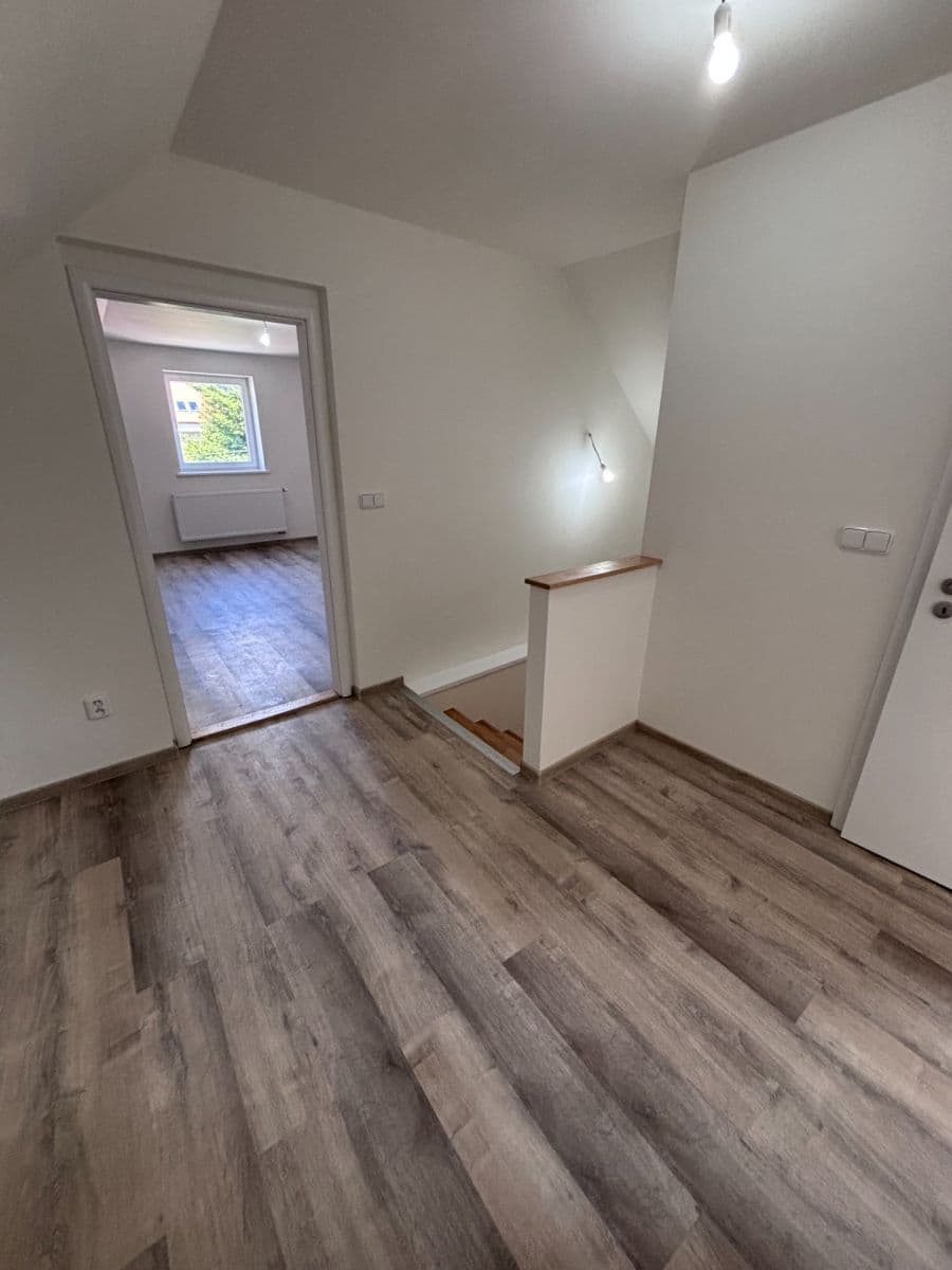 Prodej domu 130 m², pozemek 117 m², Senec, Středočeský kraj Prodej domu 130 m², pozemek 117 m², Senec, Středočeský kraj