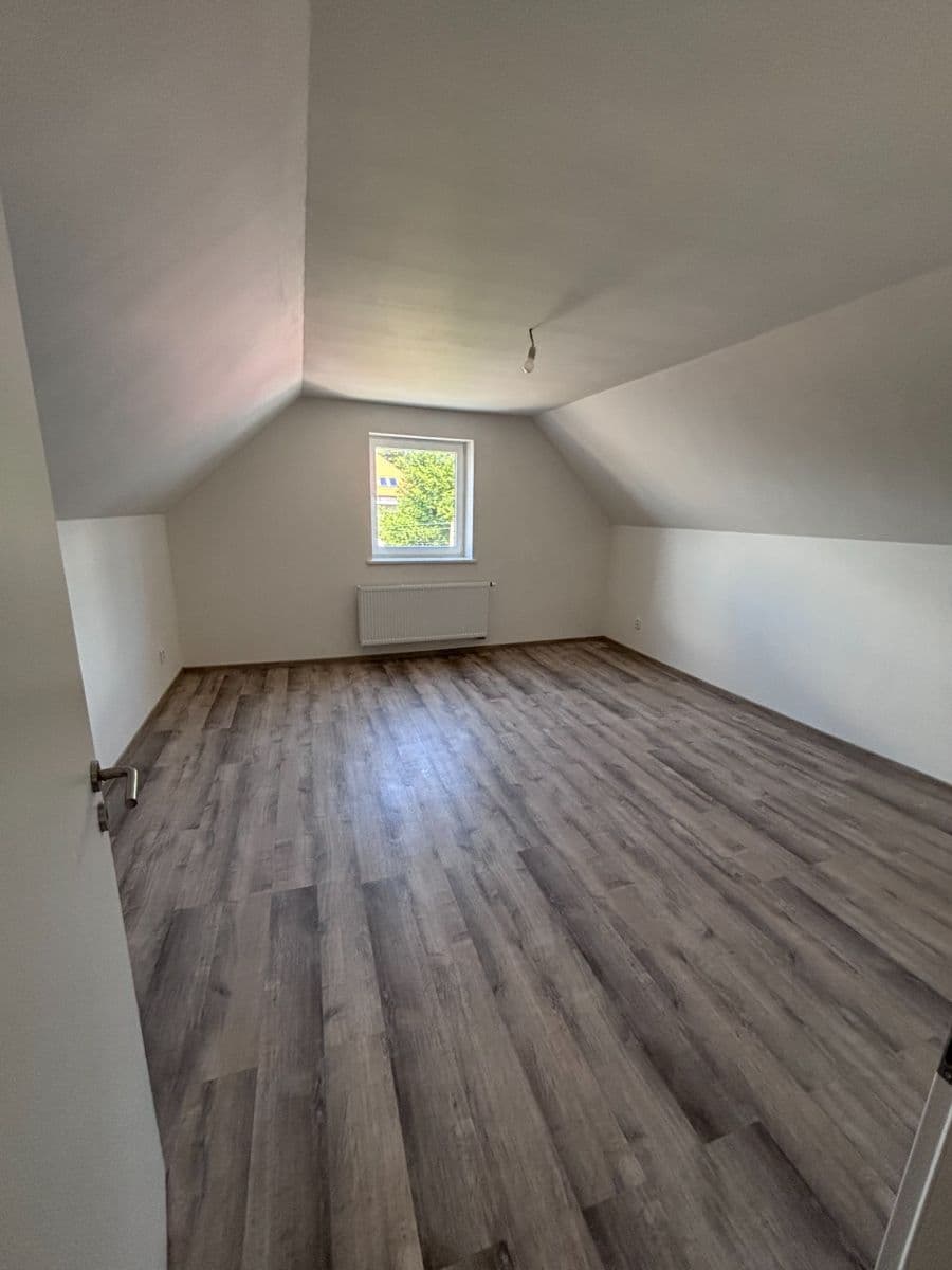 Prodej domu 130 m², pozemek 117 m², Senec, Středočeský kraj Prodej domu 130 m², pozemek 117 m², Senec, Středočeský kraj