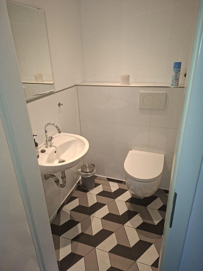 Pronájem nebytového prostoru 700 m², Regenbergastr. 12, Düsseldorf, Severní Porýní-Vestfálsko Pronájem nebytového prostoru 700 m², Regenbergastr. 12, Düsseldorf, Severní Porýní-Vestfálsko