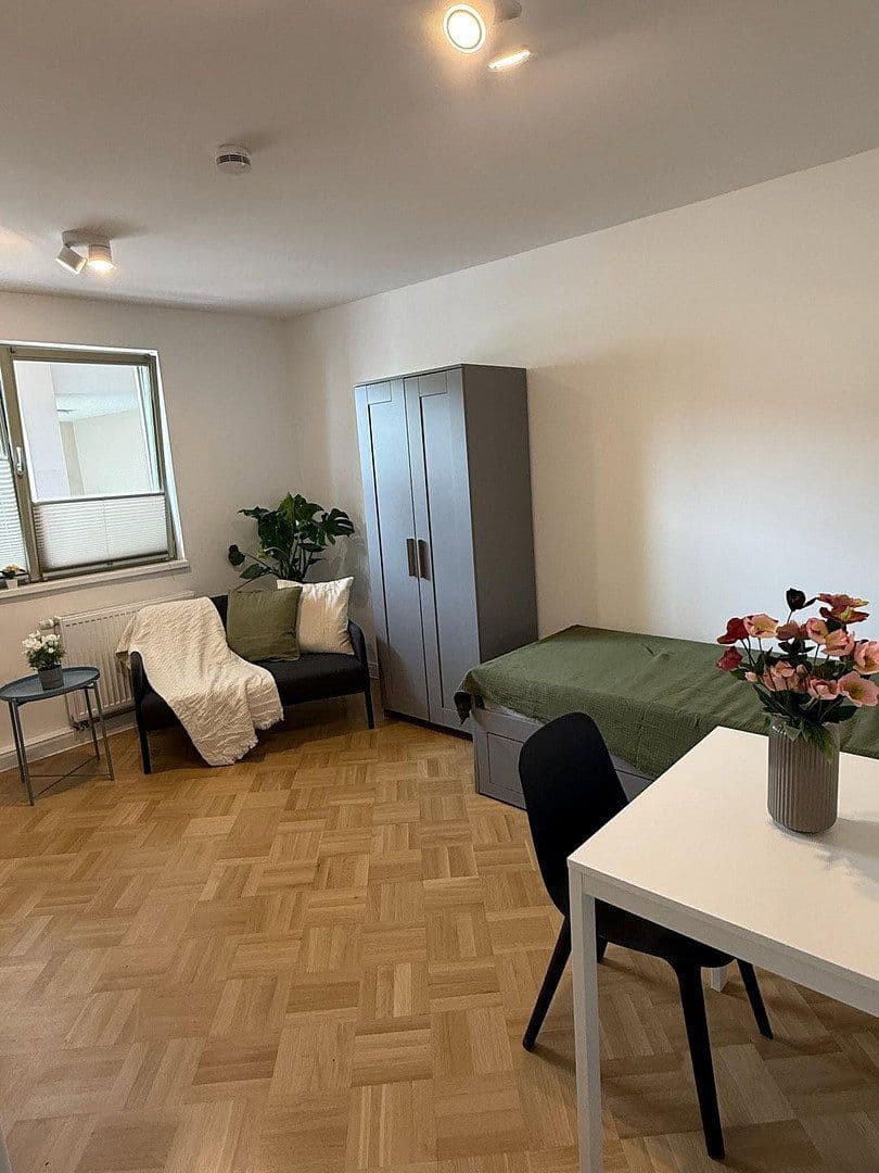 Pronájem bytu 1+1 21 m², Friedrichstraße 32, Erlangen, Bavorsko Pronájem bytu 1+1 21 m², Friedrichstraße 32, Erlangen, Bavorsko