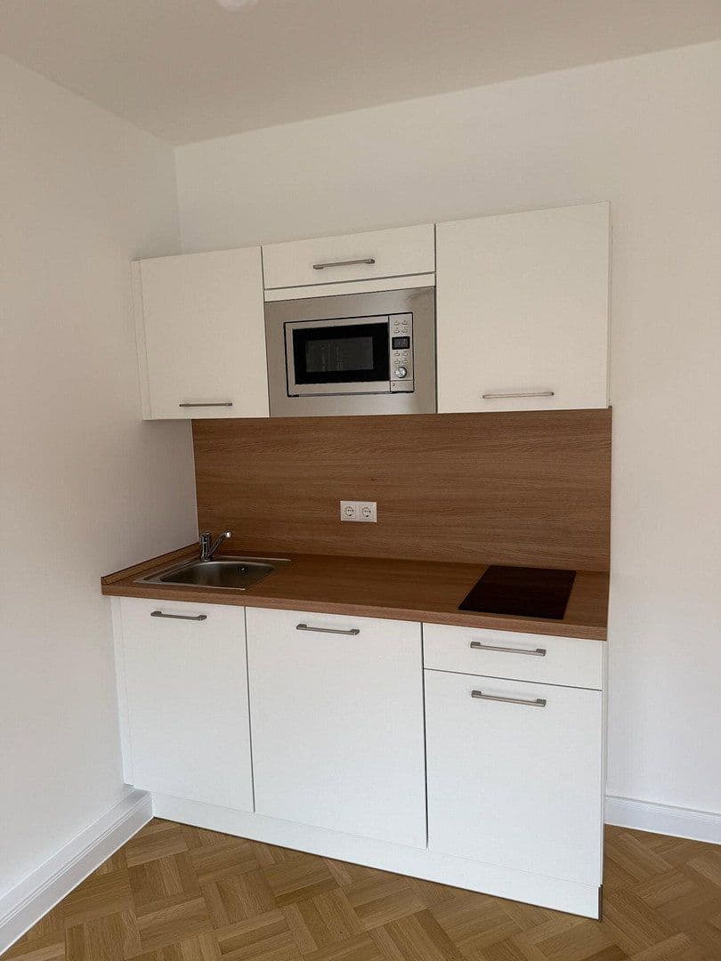 Pronájem bytu 1+1 21 m², Friedrichstraße 32, Erlangen, Bavorsko Pronájem bytu 1+1 21 m², Friedrichstraße 32, Erlangen, Bavorsko