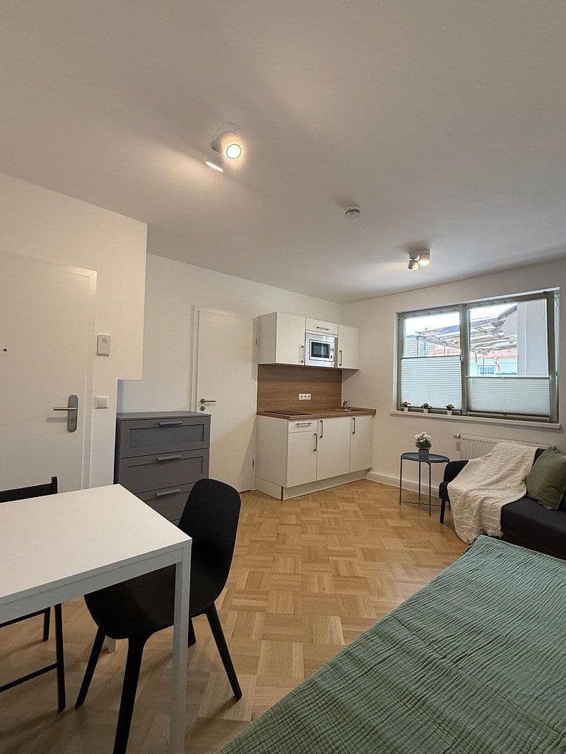 Pronájem bytu 1+1 21 m², Friedrichstraße 32, Erlangen, Bavorsko Pronájem bytu 1+1 21 m², Friedrichstraße 32, Erlangen, Bavorsko