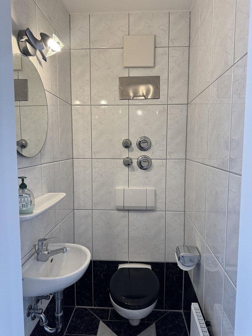 Pronájem bytu 2+1 63 m², Bahnhofstr. 6, Bad Honnef, Severní Porýní-Vestfálsko Pronájem bytu 2+1 63 m², Bahnhofstr. 6, Bad Honnef, Severní Porýní-Vestfálsko