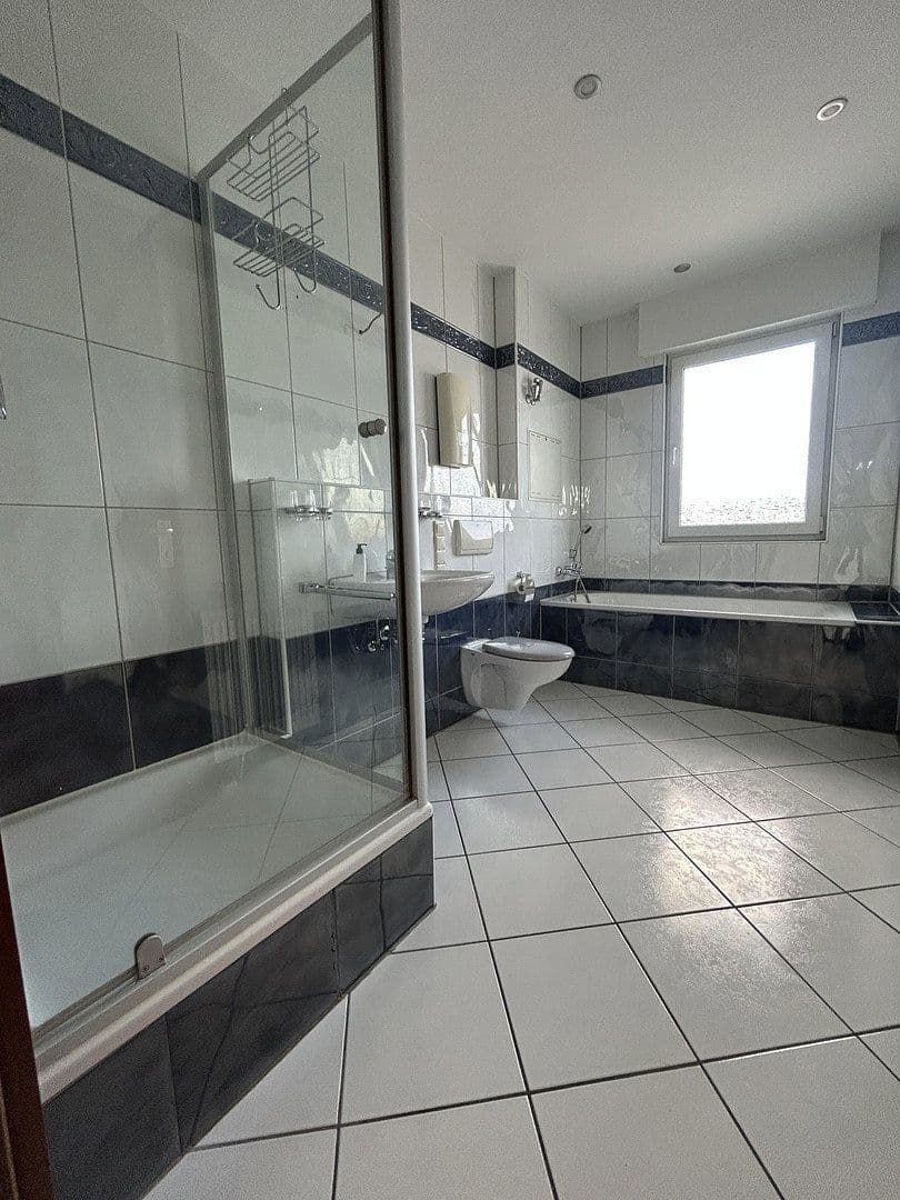 Pronájem bytu 2+kk 74 m², Tulpenstr. 28, Duisburg, Severní Porýní-Vestfálsko Pronájem bytu 2+kk 74 m², Tulpenstr. 28, Duisburg, Severní Porýní-Vestfálsko