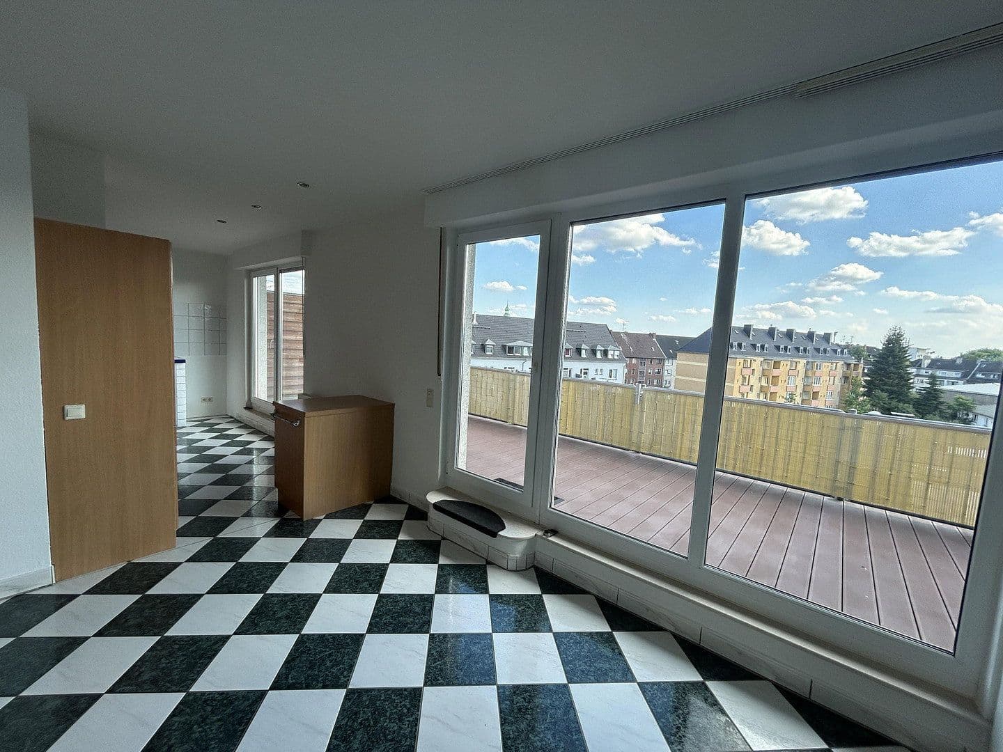 Pronájem bytu 2+kk 74 m², Tulpenstr. 28, Duisburg, Severní Porýní-Vestfálsko Pronájem bytu 2+kk 74 m², Tulpenstr. 28, Duisburg, Severní Porýní-Vestfálsko