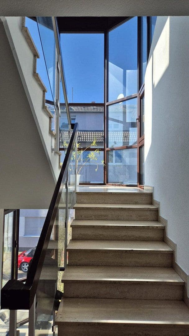 Prodej domu 1.150 m², pozemek 1.000 m², Neu-Isenburg, Hessen Prodej domu 1.150 m², pozemek 1.000 m², Neu-Isenburg, Hessen