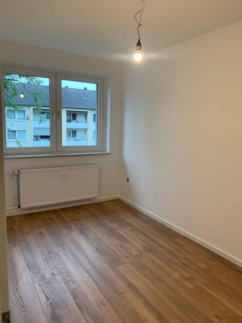 Pronájem bytu 3+1 81 m², Schillerstraße 51, Bodenheim, Porýní-Falc Pronájem bytu 3+1 81 m², Schillerstraße 51, Bodenheim, Porýní-Falc