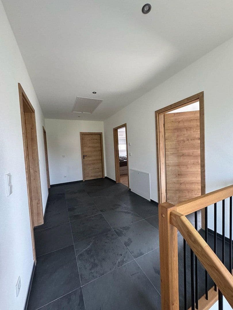 Pronájem domu 168 m², pozemek 411 m², Neuburger Straße 21a, Ehekirchen, Bavorsko Pronájem domu 168 m², pozemek 411 m², Neuburger Straße 21a, Ehekirchen, Bavorsko