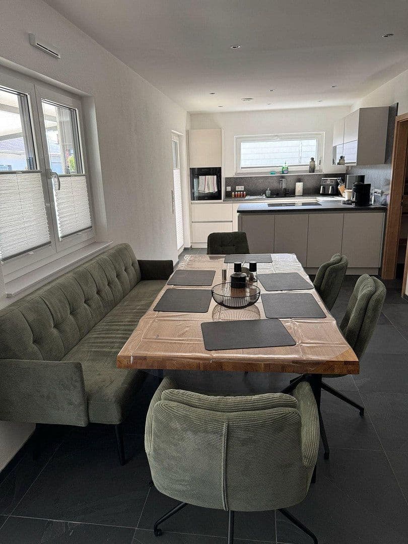 Pronájem domu 168 m², pozemek 411 m², Neuburger Straße 21a, Ehekirchen, Bavorsko Pronájem domu 168 m², pozemek 411 m², Neuburger Straße 21a, Ehekirchen, Bavorsko