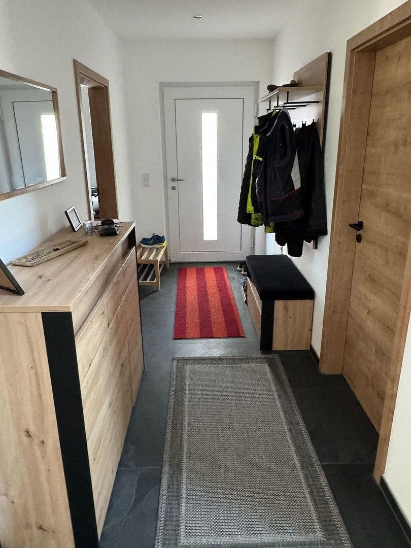 Pronájem domu 168 m², pozemek 411 m², Neuburger Straße 21a, Ehekirchen, Bavorsko Pronájem domu 168 m², pozemek 411 m², Neuburger Straße 21a, Ehekirchen, Bavorsko