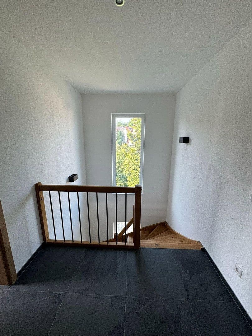 Pronájem domu 168 m², pozemek 411 m², Neuburger Straße 21a, Ehekirchen, Bavorsko Pronájem domu 168 m², pozemek 411 m², Neuburger Straße 21a, Ehekirchen, Bavorsko