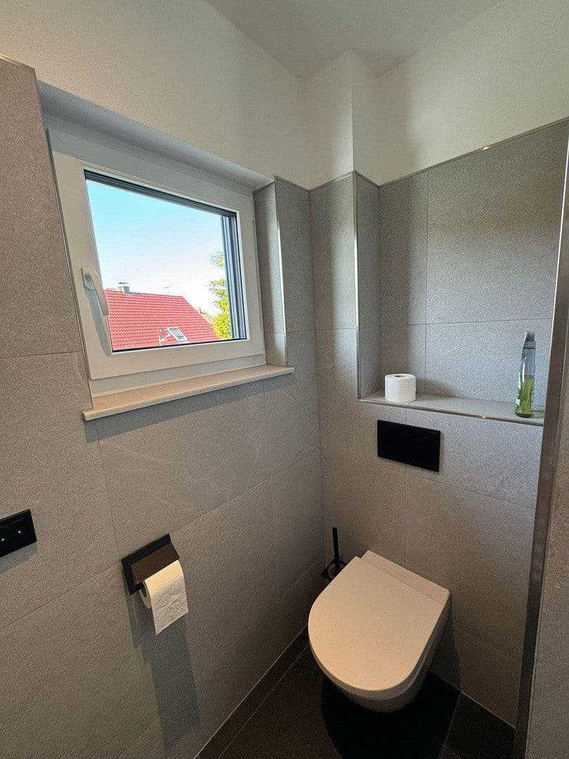 Pronájem domu 168 m², pozemek 411 m², Neuburger Straße 21a, Ehekirchen, Bavorsko Pronájem domu 168 m², pozemek 411 m², Neuburger Straße 21a, Ehekirchen, Bavorsko