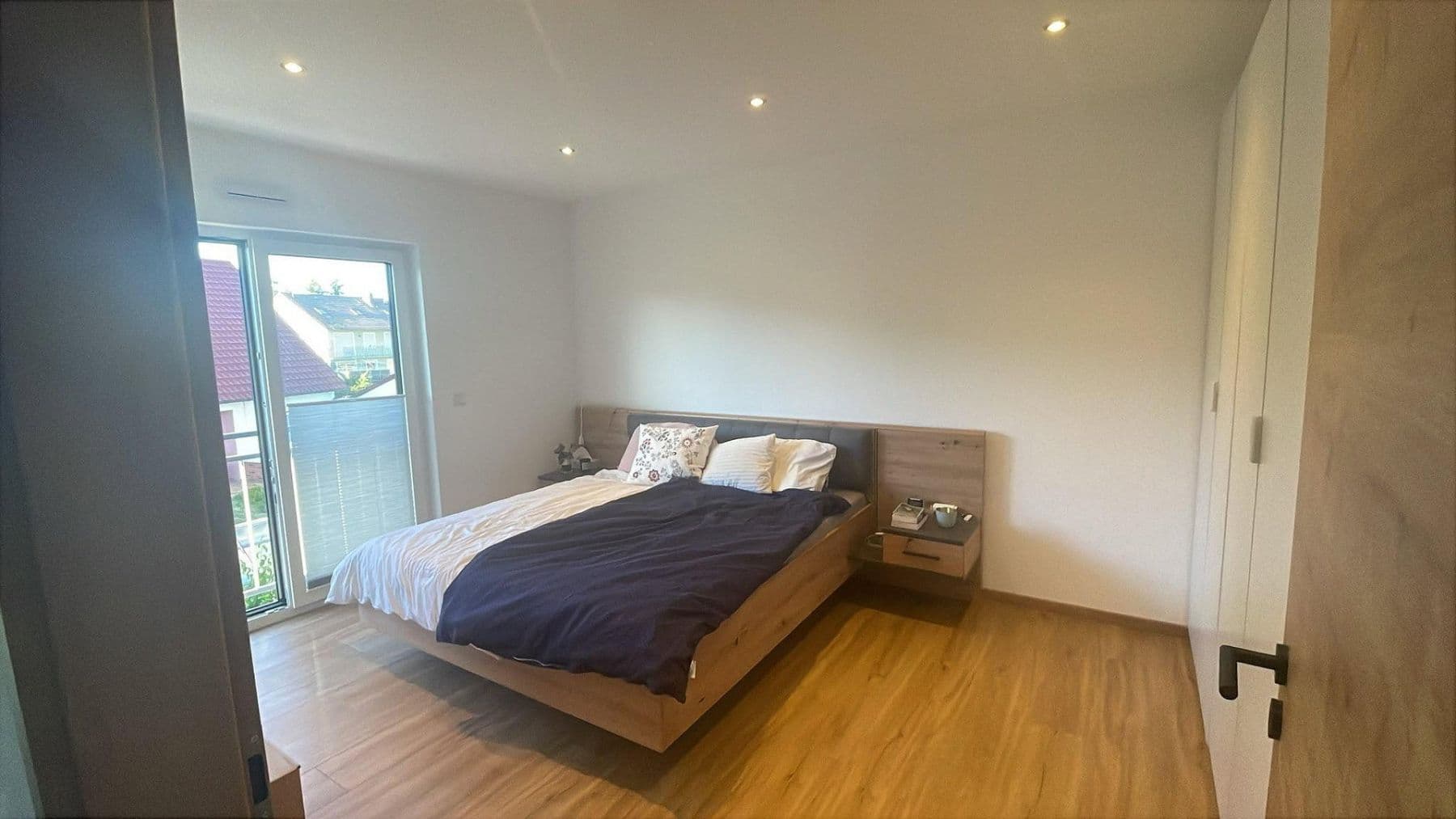 Pronájem domu 168 m², pozemek 411 m², Neuburger Straße 21a, Ehekirchen, Bavorsko Pronájem domu 168 m², pozemek 411 m², Neuburger Straße 21a, Ehekirchen, Bavorsko