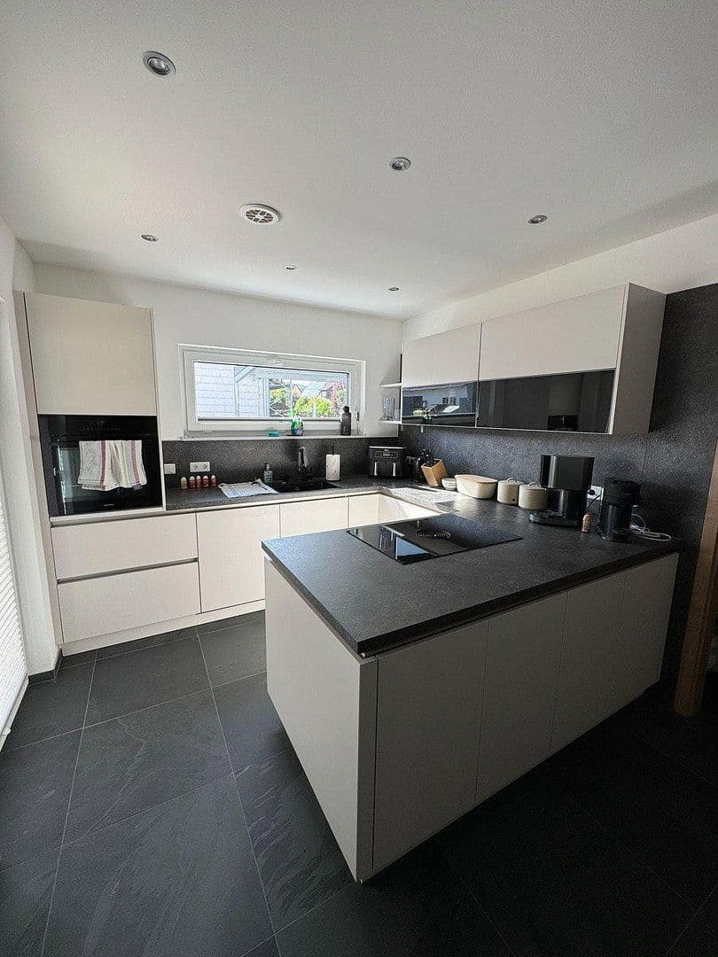 Pronájem domu 168 m², pozemek 411 m², Neuburger Straße 21a, Ehekirchen, Bavorsko Pronájem domu 168 m², pozemek 411 m², Neuburger Straße 21a, Ehekirchen, Bavorsko