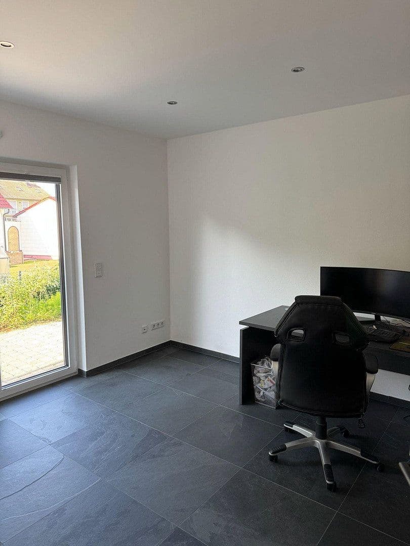 Pronájem domu 168 m², pozemek 411 m², Neuburger Straße 21a, Ehekirchen, Bavorsko Pronájem domu 168 m², pozemek 411 m², Neuburger Straße 21a, Ehekirchen, Bavorsko
