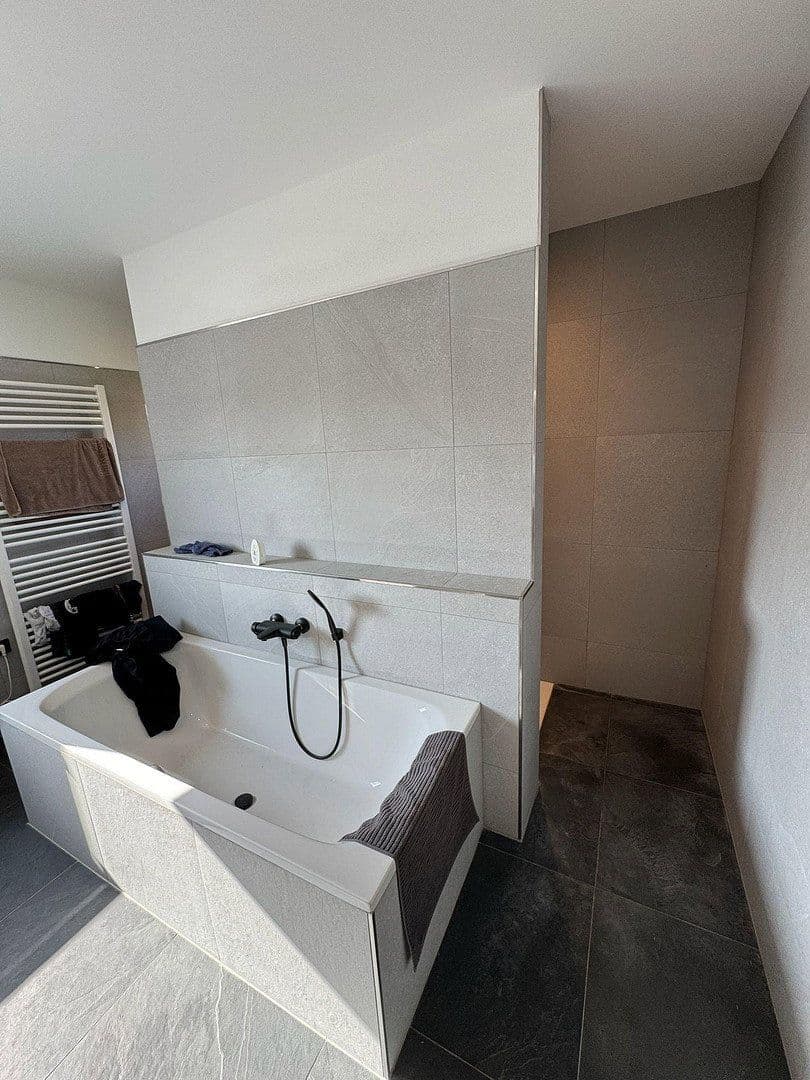 Pronájem domu 168 m², pozemek 411 m², Neuburger Straße 21a, Ehekirchen, Bavorsko Pronájem domu 168 m², pozemek 411 m², Neuburger Straße 21a, Ehekirchen, Bavorsko