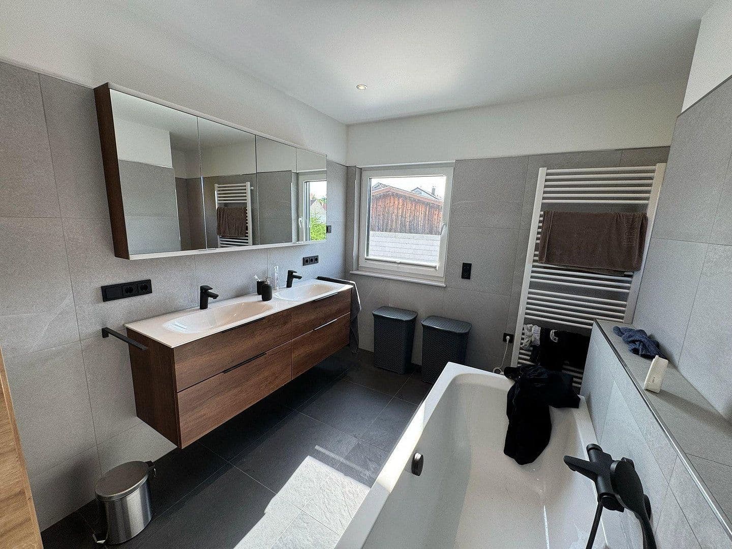 Pronájem domu 168 m², pozemek 411 m², Neuburger Straße 21a, Ehekirchen, Bavorsko Pronájem domu 168 m², pozemek 411 m², Neuburger Straße 21a, Ehekirchen, Bavorsko