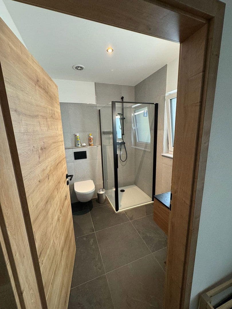Pronájem domu 168 m², pozemek 411 m², Neuburger Straße 21a, Ehekirchen, Bavorsko Pronájem domu 168 m², pozemek 411 m², Neuburger Straße 21a, Ehekirchen, Bavorsko
