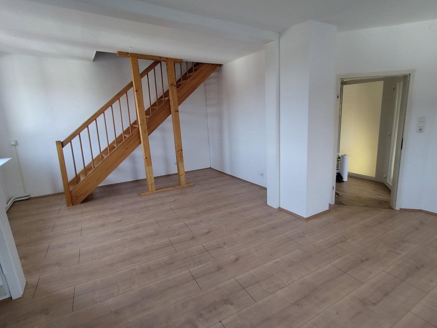Pronájem bytu 3+1 120 m², Weinheim, Bádensko-Württembersko Pronájem bytu 3+1 120 m², Weinheim, Bádensko-Württembersko