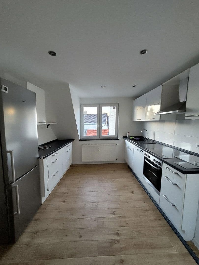Pronájem bytu 3+1 120 m², Weinheim, Bádensko-Württembersko Pronájem bytu 3+1 120 m², Weinheim, Bádensko-Württembersko
