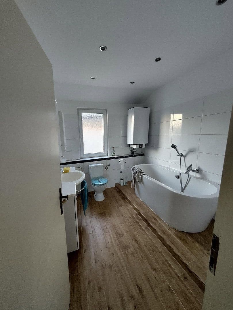 Pronájem bytu 3+1 120 m², Weinheim, Bádensko-Württembersko Pronájem bytu 3+1 120 m², Weinheim, Bádensko-Württembersko