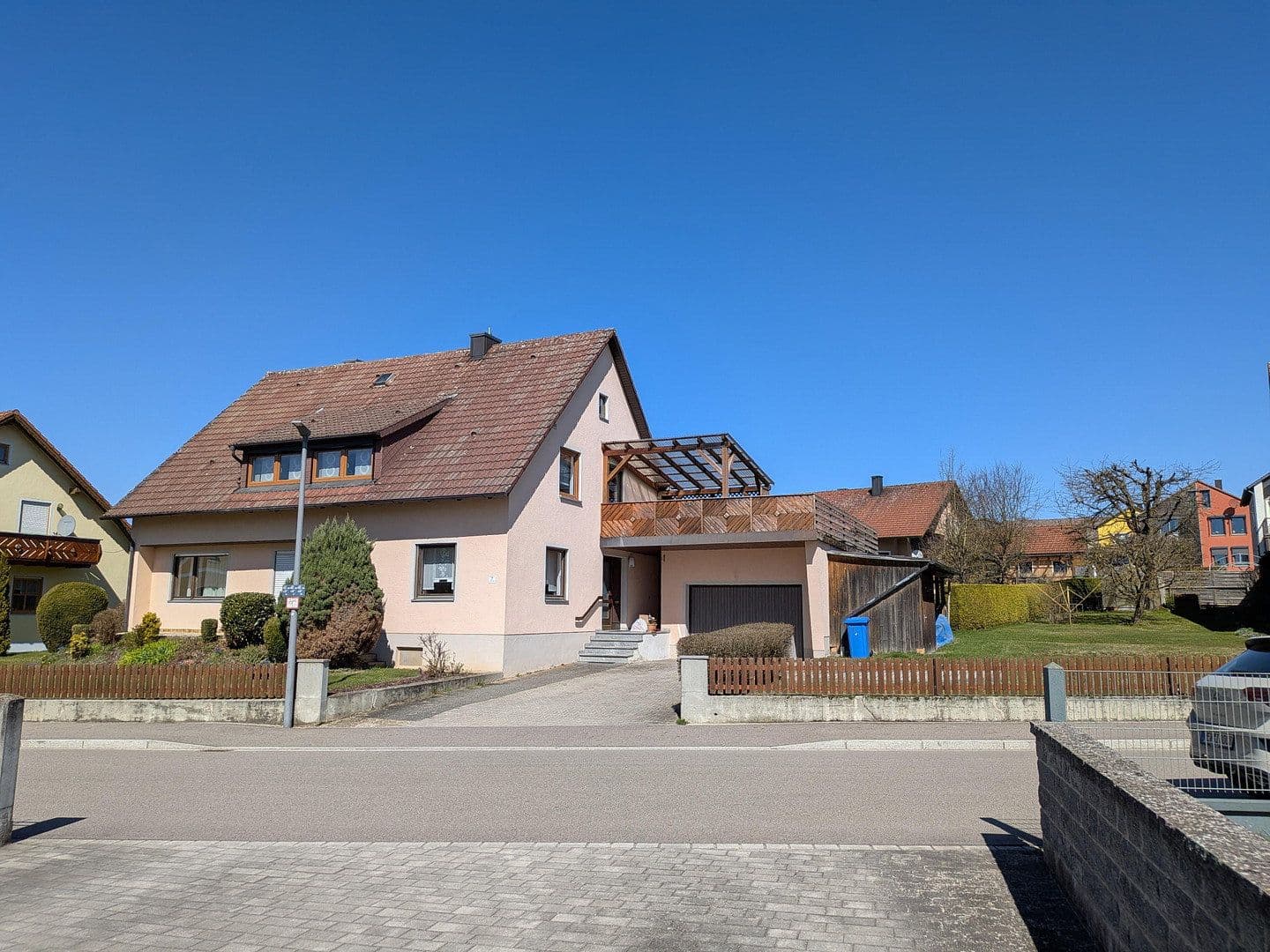 Prodej domu 175 m², pozemek 925 m², Schellenbachstr. 7, Eslarn, Bavorsko Prodej domu 175 m², pozemek 925 m², Schellenbachstr. 7, Eslarn, Bavorsko