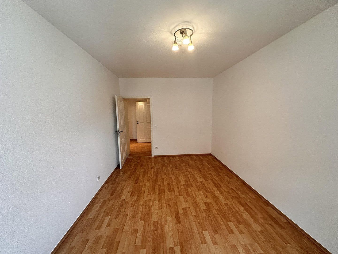 Pronájem bytu 2+1 73 m², Am Zehnt 9, Sinsheim, Bádensko-Württembersko Pronájem bytu 2+1 73 m², Am Zehnt 9, Sinsheim, Bádensko-Württembersko