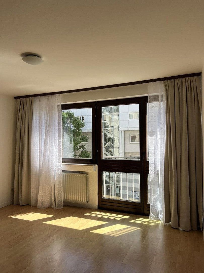 Pronájem bytu 2+1 70 m², Oederweg 43, FRANKFURT AM MAIN, Hessen Pronájem bytu 2+1 70 m², Oederweg 43, FRANKFURT AM MAIN, Hessen