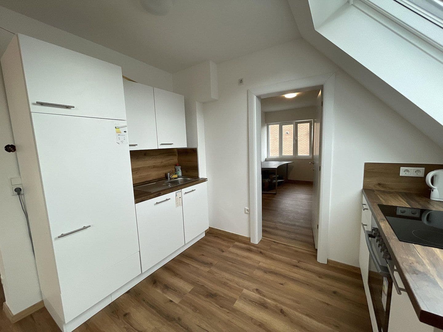 Pronájem bytu 5+1 99 m², Düsseldorf, Severní Porýní-Vestfálsko Pronájem bytu 5+1 99 m², Düsseldorf, Severní Porýní-Vestfálsko