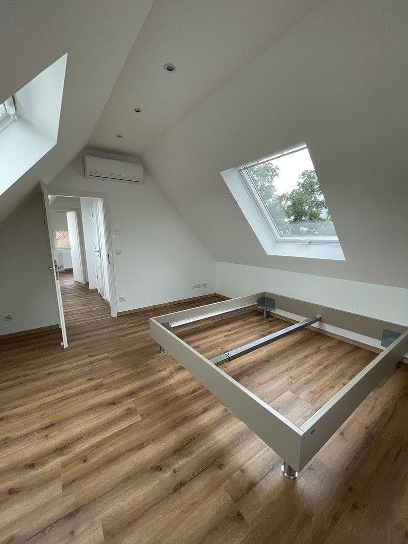 Pronájem bytu 5+1 99 m², Düsseldorf, Severní Porýní-Vestfálsko Pronájem bytu 5+1 99 m², Düsseldorf, Severní Porýní-Vestfálsko