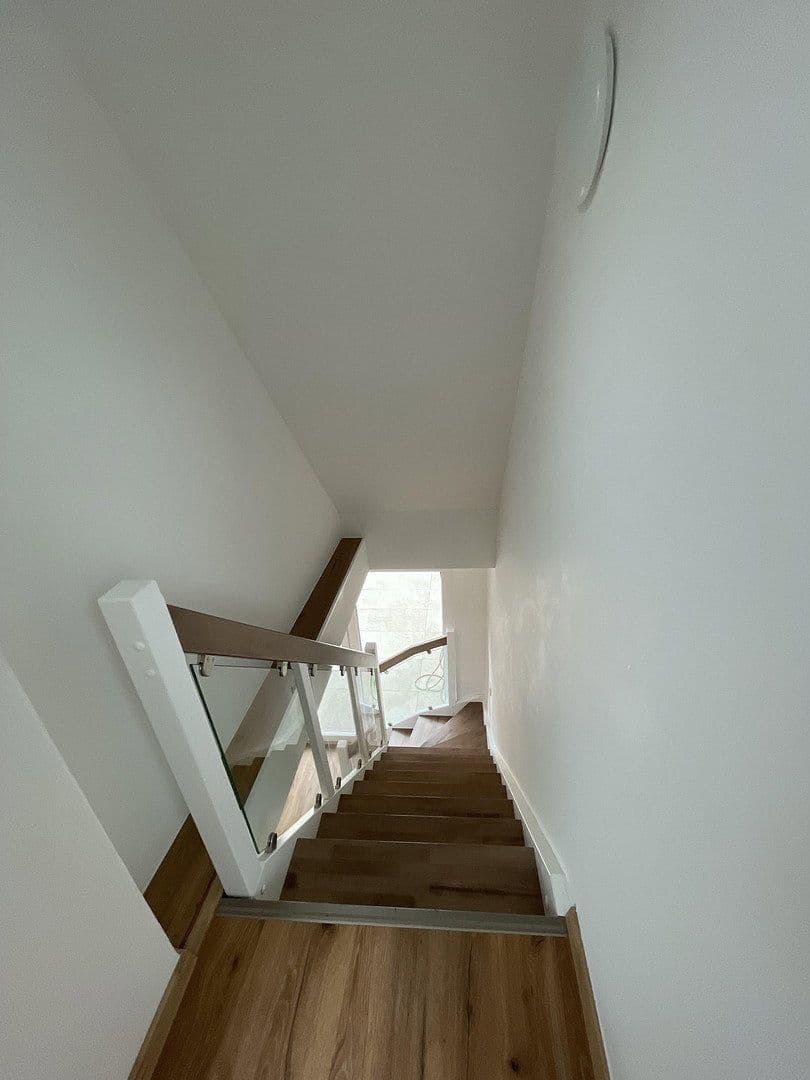 Pronájem bytu 5+1 99 m², Düsseldorf, Severní Porýní-Vestfálsko Pronájem bytu 5+1 99 m², Düsseldorf, Severní Porýní-Vestfálsko