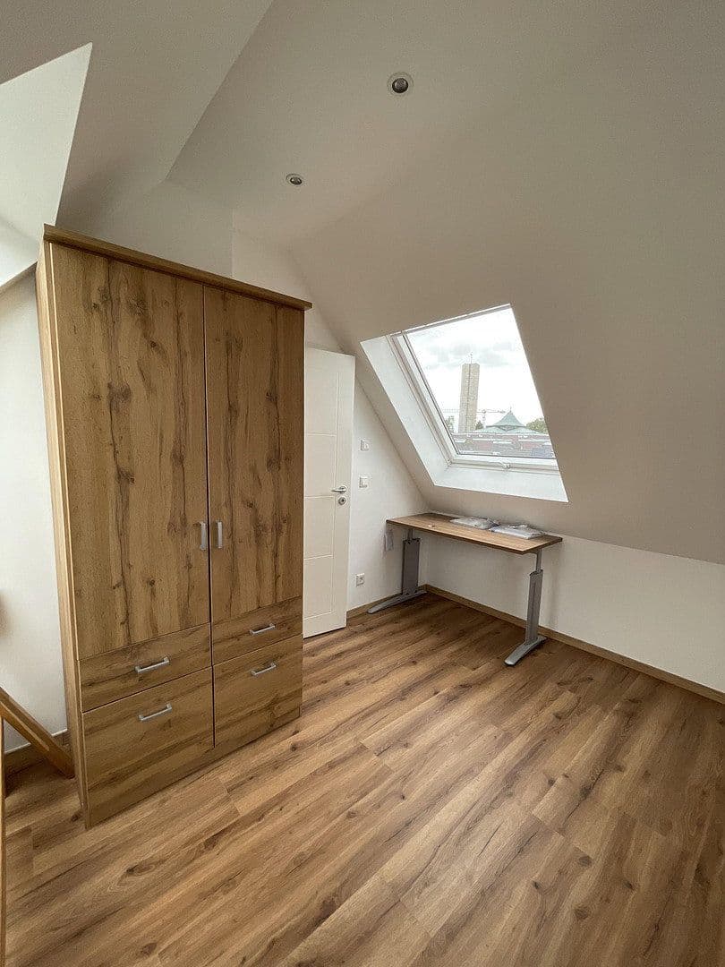 Pronájem bytu 5+1 99 m², Düsseldorf, Severní Porýní-Vestfálsko Pronájem bytu 5+1 99 m², Düsseldorf, Severní Porýní-Vestfálsko