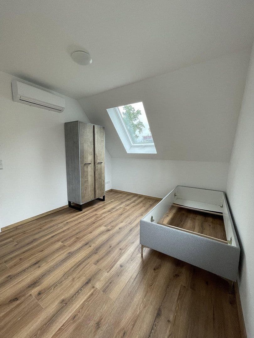Pronájem bytu 5+1 99 m², Düsseldorf, Severní Porýní-Vestfálsko Pronájem bytu 5+1 99 m², Düsseldorf, Severní Porýní-Vestfálsko