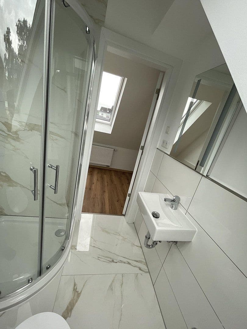 Pronájem bytu 5+1 99 m², Düsseldorf, Severní Porýní-Vestfálsko Pronájem bytu 5+1 99 m², Düsseldorf, Severní Porýní-Vestfálsko