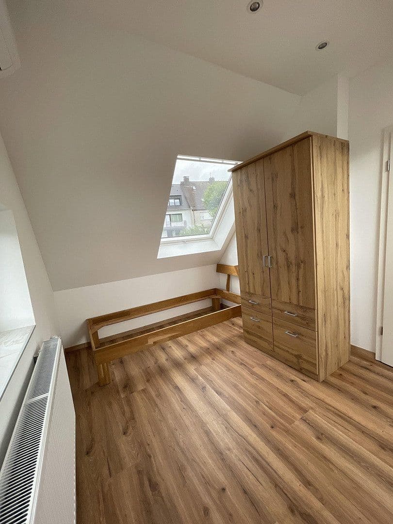 Pronájem bytu 5+1 99 m², Düsseldorf, Severní Porýní-Vestfálsko Pronájem bytu 5+1 99 m², Düsseldorf, Severní Porýní-Vestfálsko