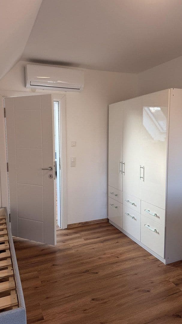 Pronájem bytu 5+1 99 m², Düsseldorf, Severní Porýní-Vestfálsko Pronájem bytu 5+1 99 m², Düsseldorf, Severní Porýní-Vestfálsko