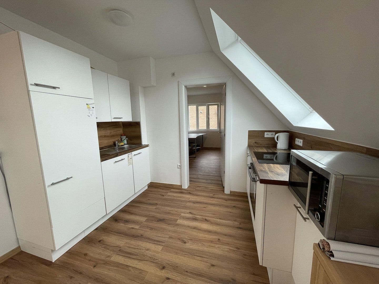 Pronájem bytu 5+1 99 m², Düsseldorf, Severní Porýní-Vestfálsko Pronájem bytu 5+1 99 m², Düsseldorf, Severní Porýní-Vestfálsko