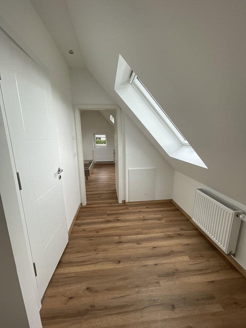 Pronájem bytu 5+1 99 m², Düsseldorf, Severní Porýní-Vestfálsko Pronájem bytu 5+1 99 m², Düsseldorf, Severní Porýní-Vestfálsko